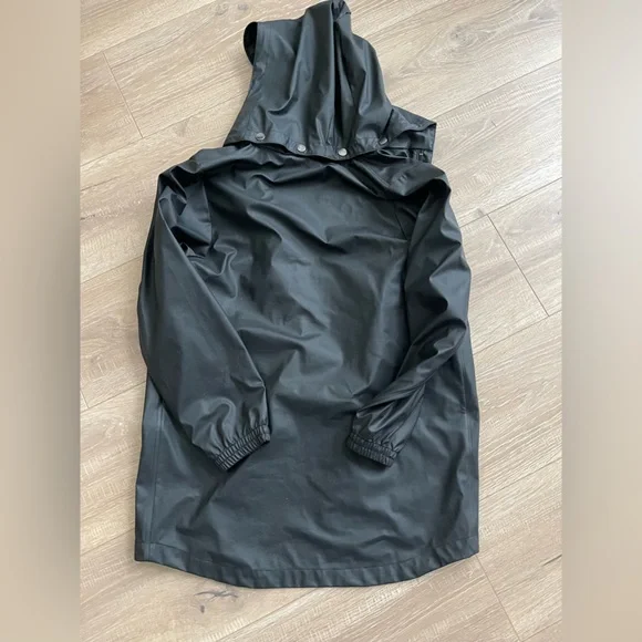 Waterproof rain jacket - Picture 2 of 6